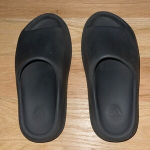 Yeezy Slides Onyx